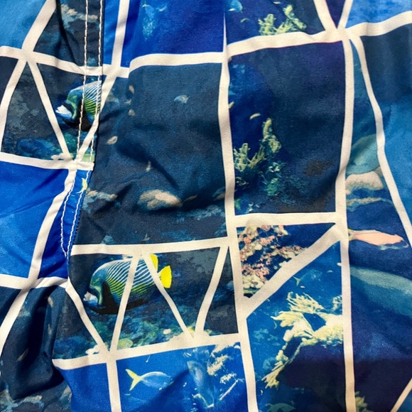 Old Navy brand, toddler boy’s swim set, 2T sunblock top with 18-24m swim trunks - Picture 5 of 6